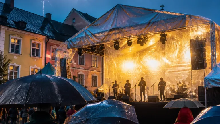 Trotz Unwetterstörung: Manouka bringt Stimmung auf den Köflacher Rathausplatz