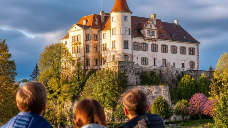 Warum am Schloss Wolfsberg manchmal eine Flagge weht: KMI räumt mit Spekulationen auf