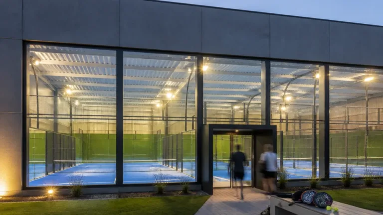 Zwei neue Padel-Courts in Ried eröffnen Freizeitangebot und Trainingsmöglichkeiten